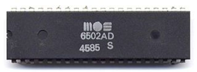 1975: MOS 6502