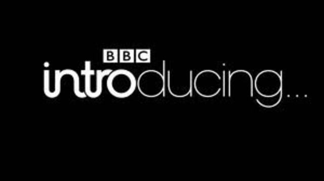 La BBC britanica inaguro las posibilidades de la radio en el ámbito de la enseñanza.