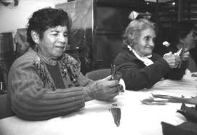 Aparece la telesecundaria que utiliza la televisión para apoyar la acción de los centros