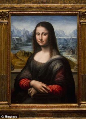 Da Vinci paints Mona Lisa