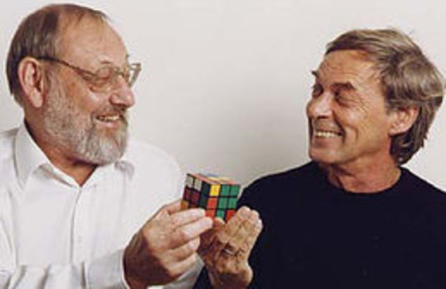 Tom Kremer negotiates and signs the distribution license.