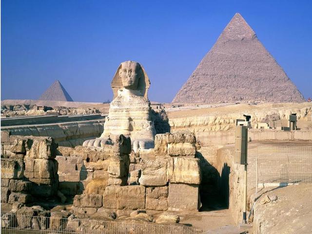 2050 BC- Middle Kingdom of Egypt begins