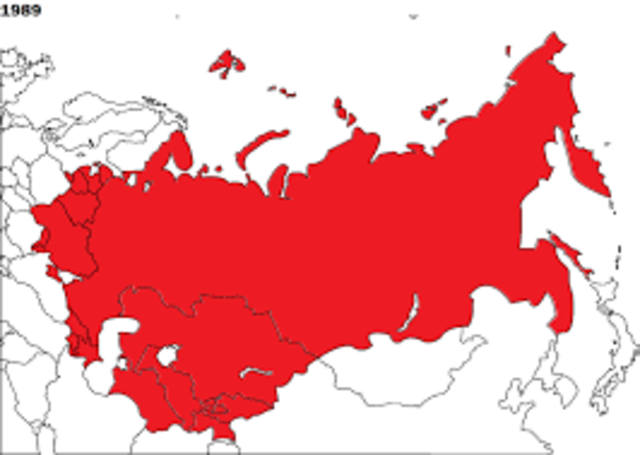 Soviet Union breaks apart