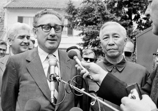 Kissinger and Le Duc Tho Win Peace Prize, Kissinger accepts but Le Duc Tho declines?