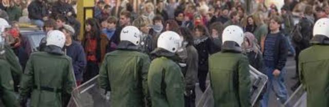 1991 A.D Soviet Union breaks apart