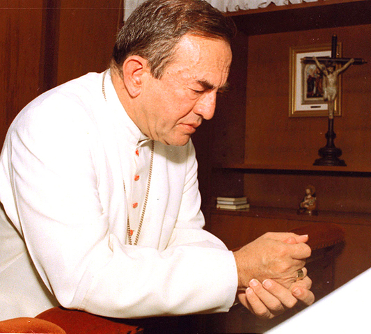 COMO PRIMER OBISPO EN ESA REGIÓN, REALIZO