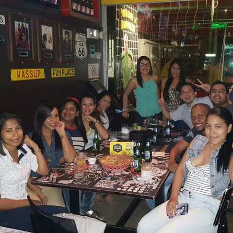 Cena con amigos en Wassup