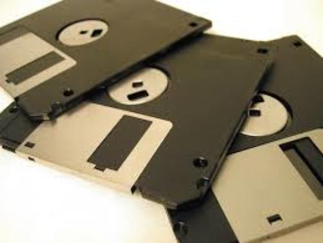 Aparece el “disquete” o floppy de 8 pulgadas