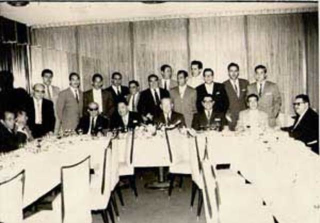 Surge el periódico “El Excelsior”.