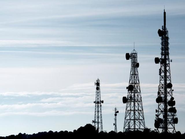 Se inaugura la estación Tulancingo I, la torre Central de Telecomunicaciones, la red Federal de Microondas, y el enlace espacial.