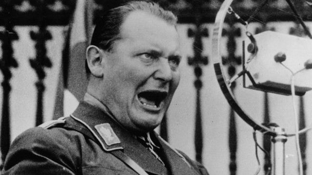 Hermann Goering toma en sus manos el resolver la "Cuestión Judía".