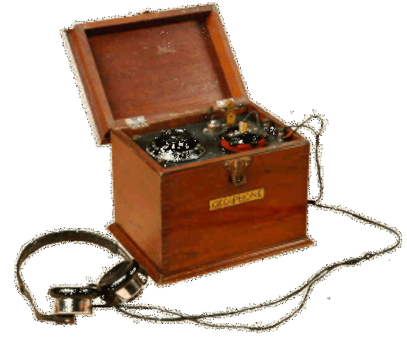 En 1921 inicia la radio.