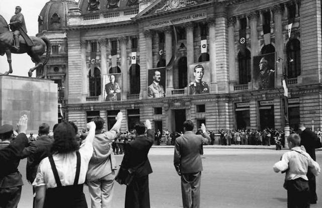 Los nazis invaden Rumania, país con 34.000 judíos. Deportación de 29.000 judíos alemanes.