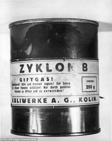 La SS lleva a cabo sus primeros experimentos de gaseo usando Zyklon-B en el campo de concentración de Auschwitz (Polonia). Las víctimas fueron prisioneros de guerra soviéticos e internos polacos no judíos.