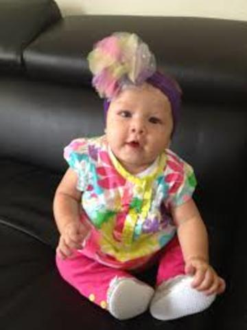 El bebé nace con la habilidad para aprender cualquier idioma.