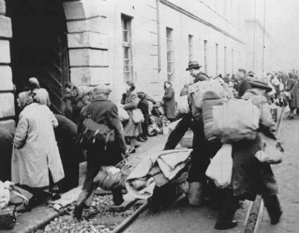 Se abre el campo de concentración y ghetto de Theresienstadt (Checoslovaquia)