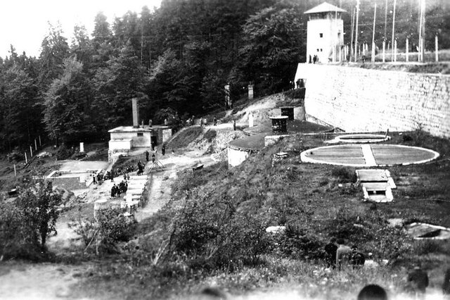 Se evacua el campo de concentración de Flossenbuerg y las tropas rusas liberan el campo de concentración de Sachsenhausen (ambos en Alemania)