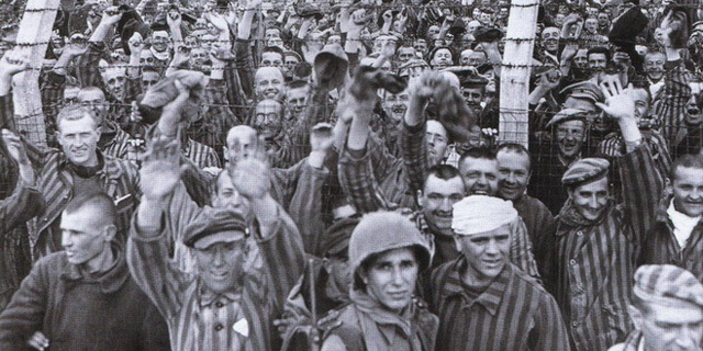 Las tropas norteamericanas liberan los campos de concentración de Budzyn (Polonia) y el de Dachau (Alemania)