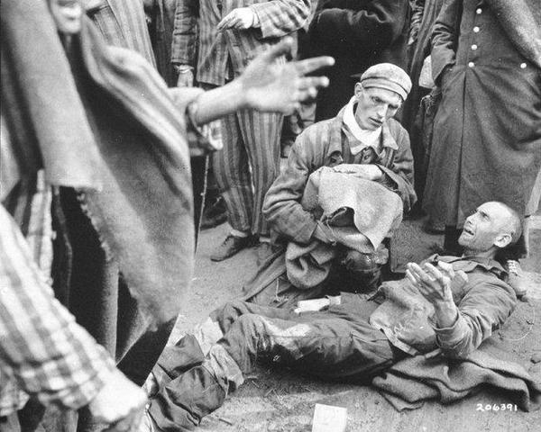 Las tropas británicas liberan el subcampo de concentración de Neuengamme (Alemania)