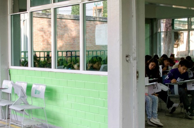 Introducción de TICs en Escuelas básicas