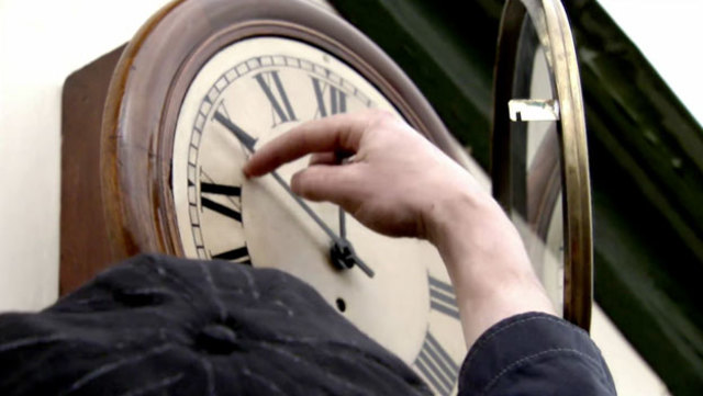 Railroads set up standard time zones