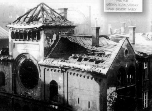 En Agosto de 1938 destruyen una Sinagoga en Nuremberg (Alemania)