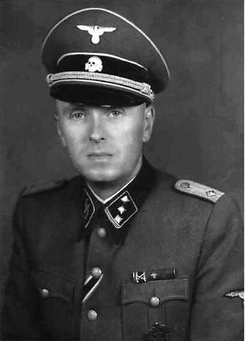 Decreto para poner fin a la esterilización. Adolf Hitler personalmente firma el Decreto para la Eutanasia.