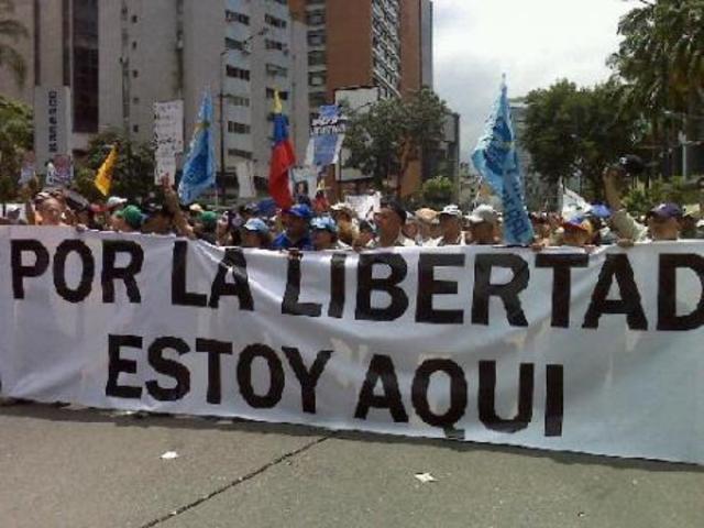 Manifestante es disparado por la espalda por la policía sueca