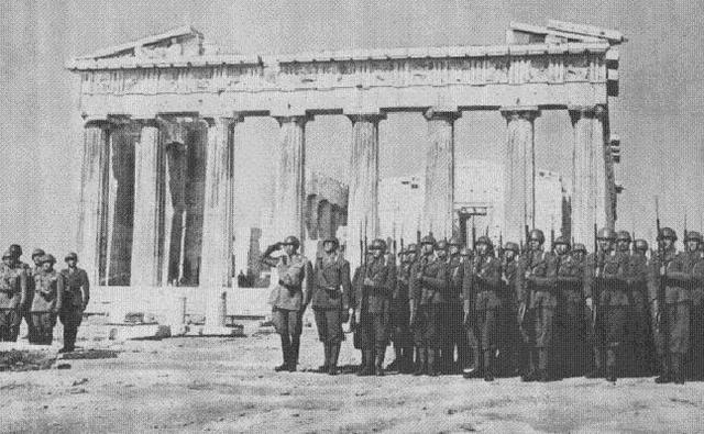 Italia ataca Grecia y abre las puertas para una invasión de Alemania por los Balcanes.