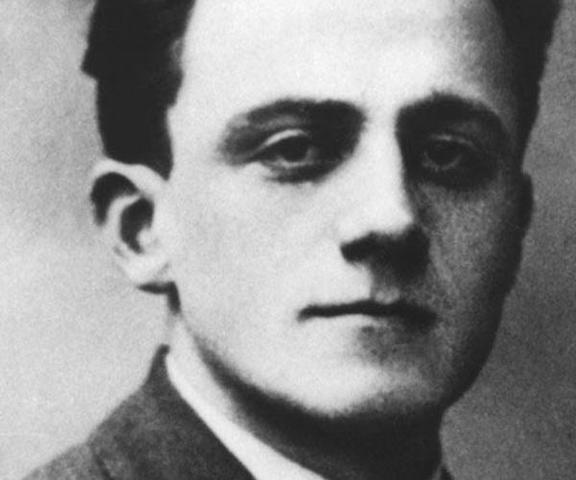 En Diciembre de 1940 el Dr. Enmanuel Ringelblum crea el Archivo secreto "Oneg Shabat" en el ghetto de Varsovia (Polonia)