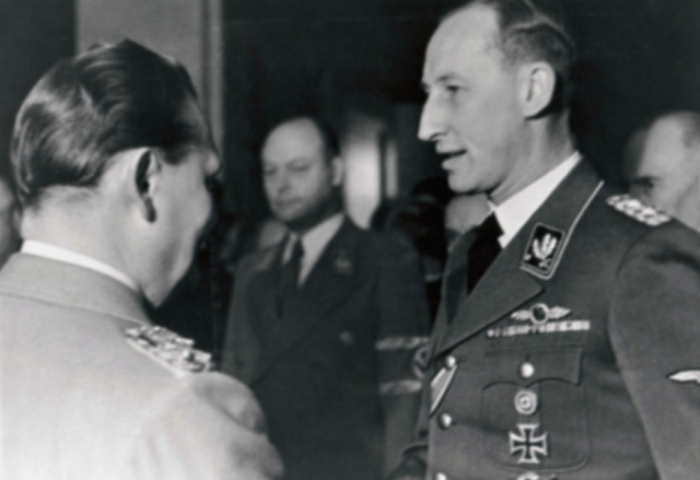 Hermann Goering nombra a Reinhard Heydrich para que se encargue de ejecutar el plan de "Solución Final", es decir, el asesinato masivo de la población judía europea.