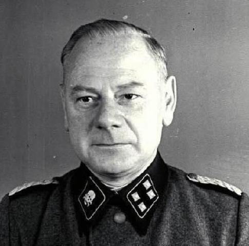 En Octubre de 1941, el doctor Eduard Krebsbach comienza en el subcampo Gusen y hasta finales de 1943 sus ensayos para matar mediante inyecciones directas al corazón. En Enero de 1942, asesinó a 732 prisioneros españoles y 571 rusos con este sistema.