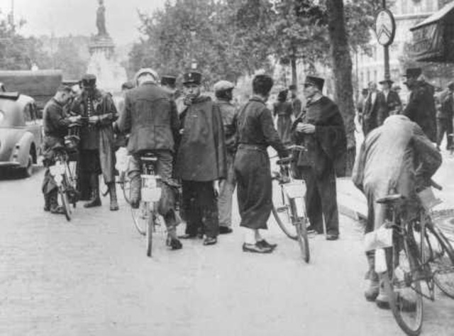 En Agosto de 1942 comienza la deportación de judíos croatas al campo de exterminio de Auschwitz (Polonia). 7.000 franceses son arrestados.