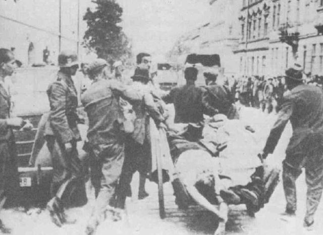 Del 10 al 29 de Agosto de 1942 "Aktion" en el ghetto de Lewow (Ucrania). 40.000 deportados son llevados a los campos de exterminio para su aniquilación total.