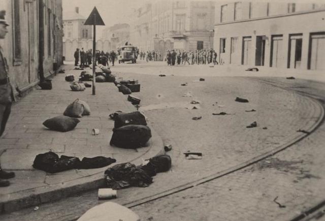 Operaciones armadas de la "Organización Combatiente Judía" en las calles de Cracovia (Polonia). Ataque a oficiales del ejército alemán.