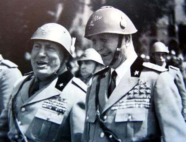 Revolución en Italia: Badoglio depone a Mussolini.