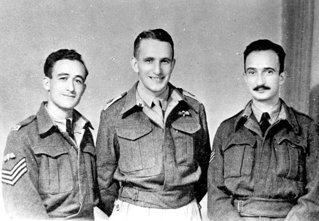 Lanzamiento de los primeros paracaidistas de la Tierra de Israel sobre el suelo de Rumania.