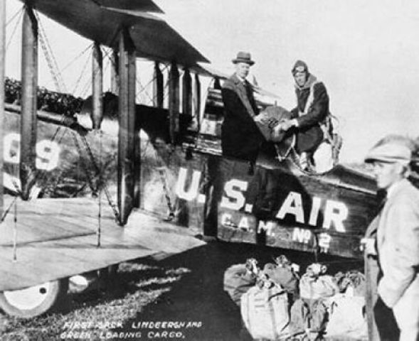 1927 the first air mail route from NYC to Paris