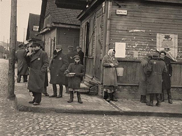 Del 8 al 12 de Julio de 1944, y por la cercanía del ejército soviético, la SS elimina el campo de concentración de Kaunas y transfieren a 6.000 judíos a los campos de concentración de Stutthof (Polonia) y Dachau (Alemania)