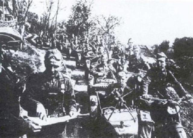 Del 28-29 de Agosto al 27 de Octubre de 1944, miembros de la resistencia eslovaca se enfrentan al gobierno eslovaco apoyado por los alemanes.