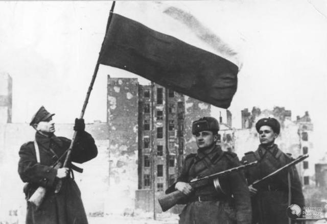 Las tropas rusas liberan Varsovia (Polonia)