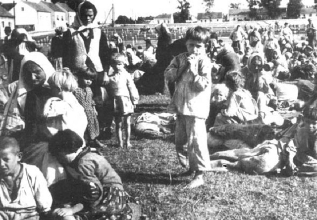 Se cierra el campo de exterminio de Jasenovac (Yugoslavia)