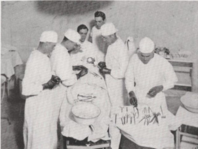 American Medical Association starts accepting women