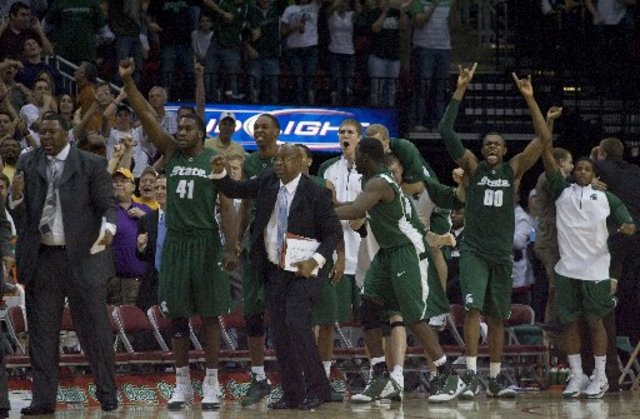 LOW: Late 3-pointer dooms Horns