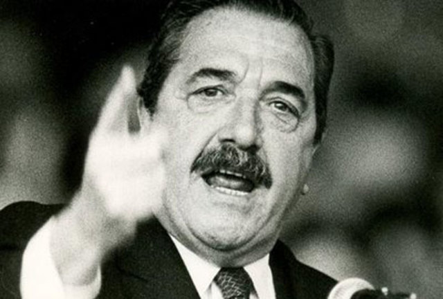 Asume Raúl Alfonsín