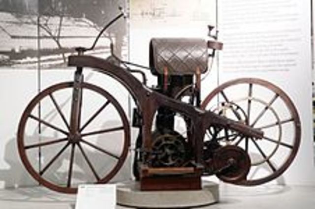 EL PRIMER AUTOMOVIL (DAIMLER)