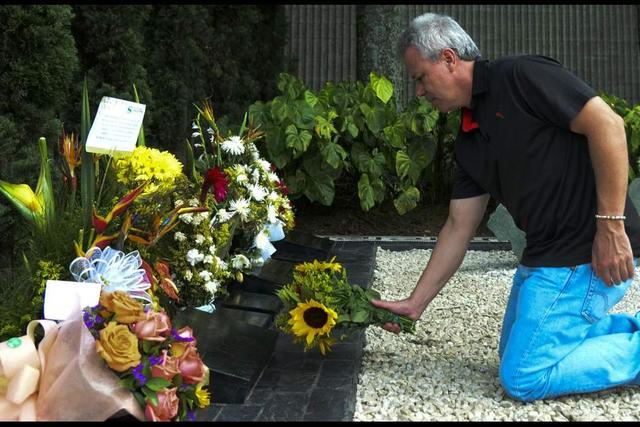 popeye visita su tumba