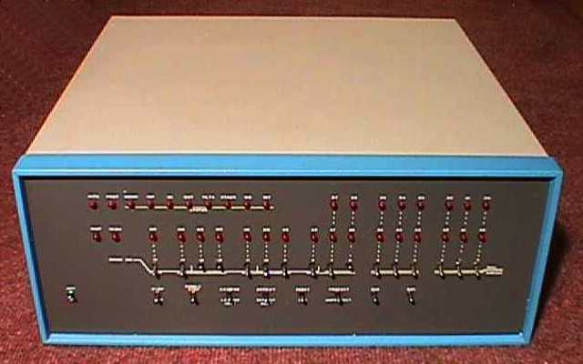 La primera Micro computadora (Altair 8800)