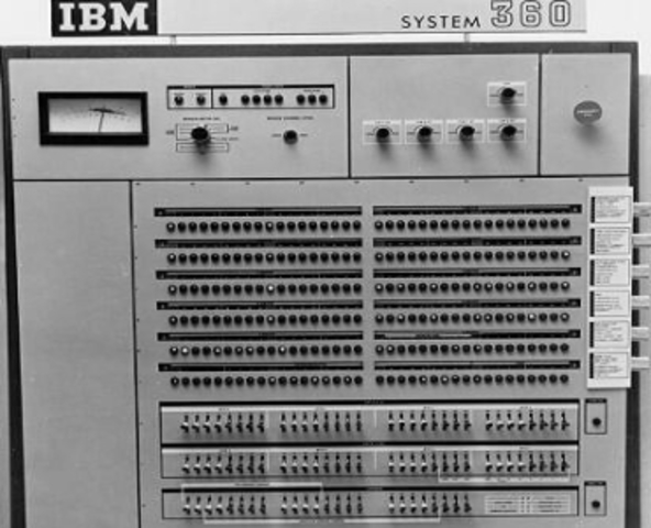Se inaugura con la IBM 360