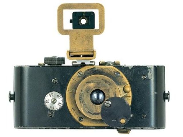 Oskar Barnack made a prototype compact camera.